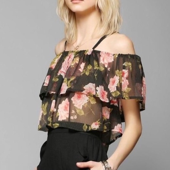 KIMCHI BLUE Floral Off-Shoulder Ruffle Crop Top - Picture 4 of 9